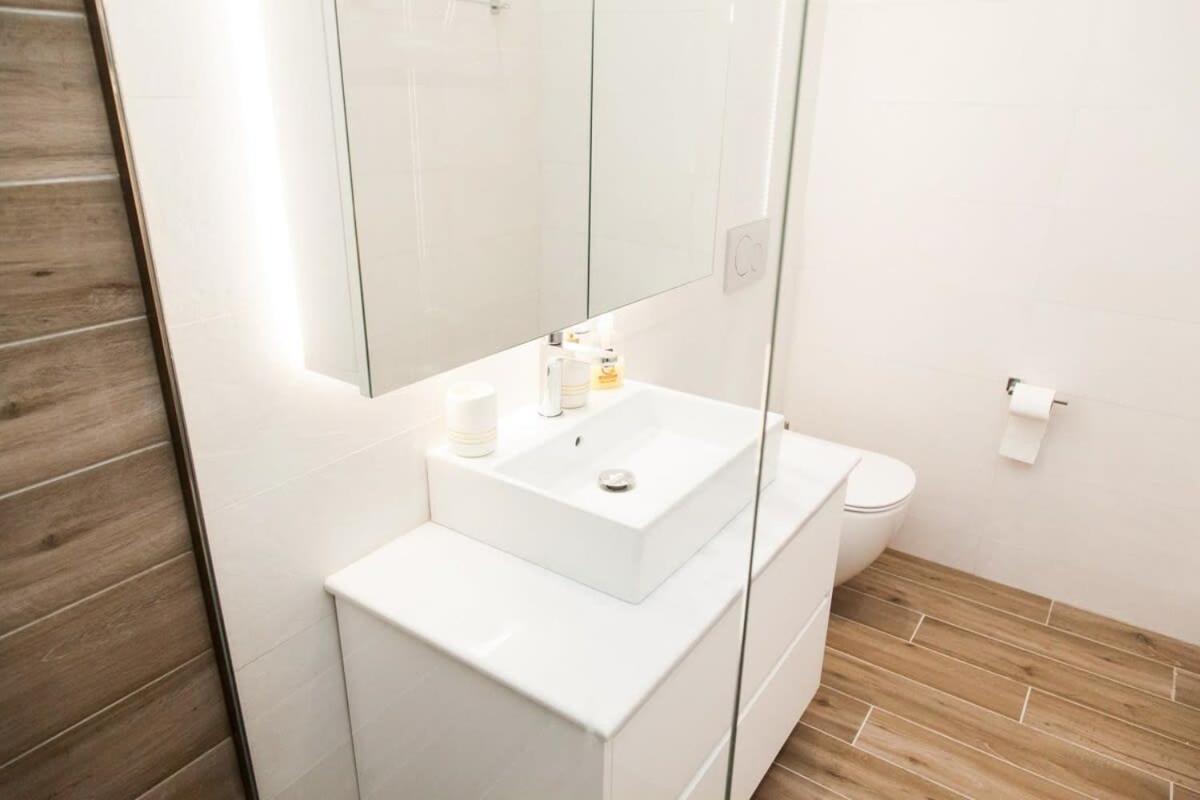Comfortable 2 Bd Apt Near Sintagma Square Athens Exterior photo